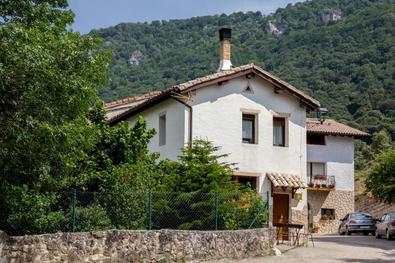 Casa Lizarrosta En Nacedero Del Urederra Villa Baquedano Exterior photo